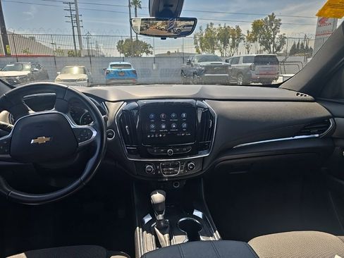 Used 2023 Chevrolet Traverse LT image 5