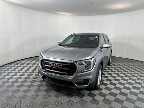 Certified 2023 GMC Terrain SLE image 2
