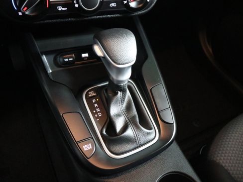 Used 2025 Kia Soul LX w/ LX Technology Package FWD image 22