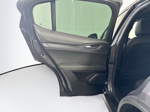 Used 2023 Alfa Romeo Stelvio Sprint image 28