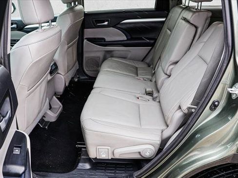 Used 2016 Toyota Highlander XLE image 21