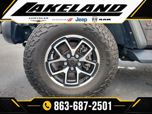 Used 2024 Jeep Gladiator Rubicon w/ Technology Group AWD/4WD image 10