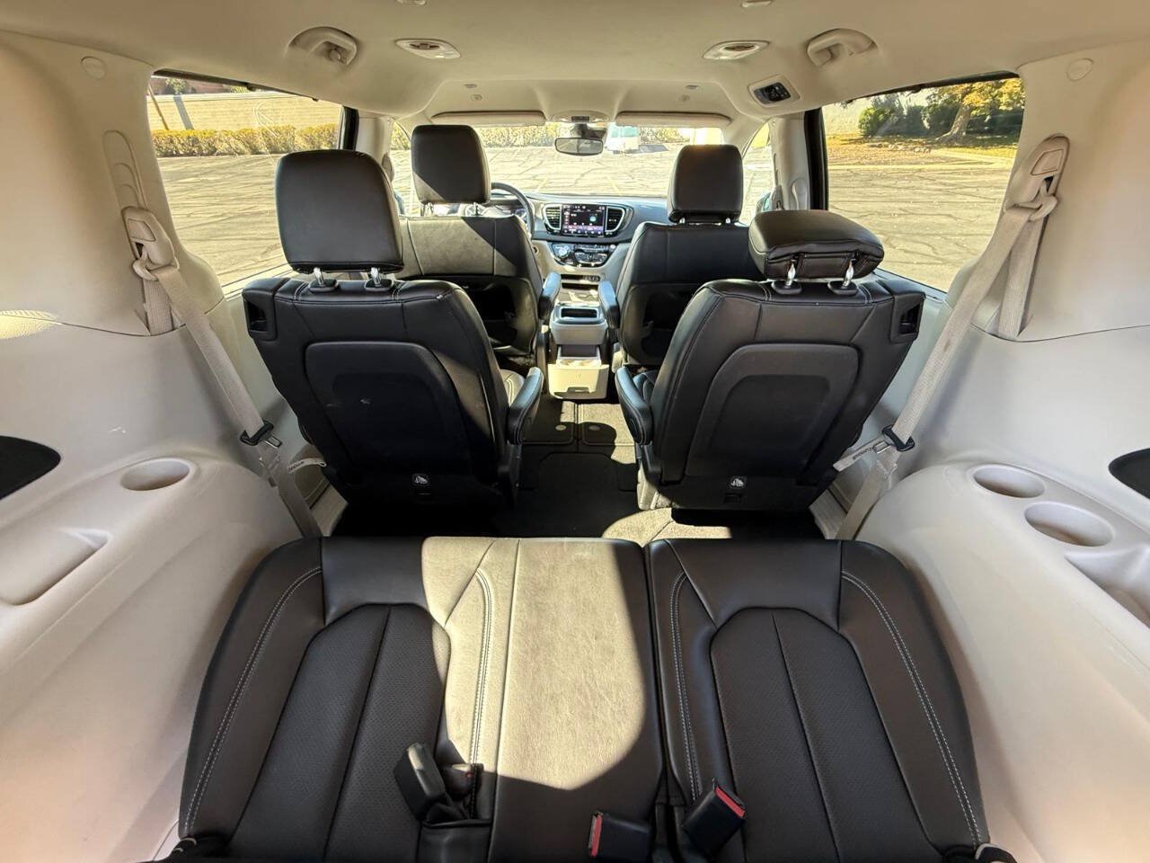 Used 2024 Chrysler Pacifica Touring-L FWD image 19