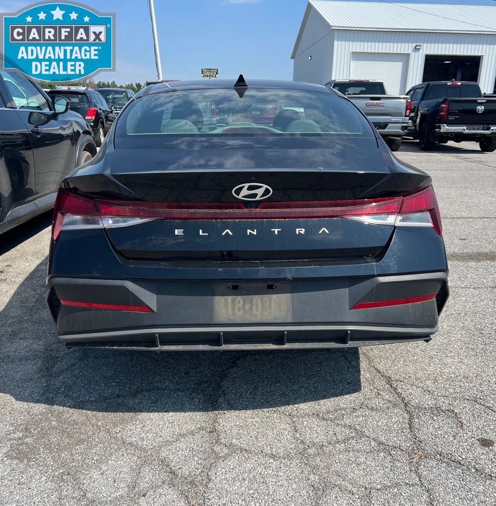Used 2024 Hyundai Elantra SEL FWD image 5