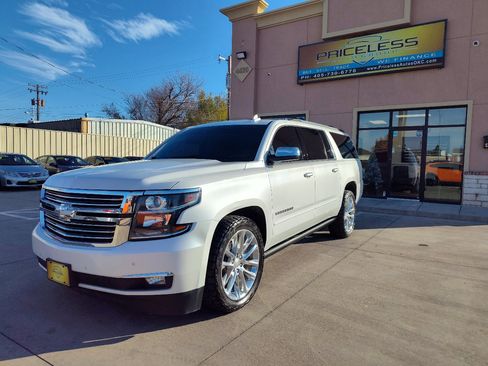 Used 2019 Chevrolet Suburban Premier w/ Premier Plus Edition image 8