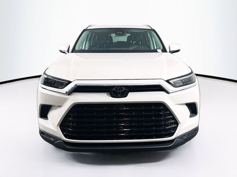 Used 2024 Toyota Grand Highlander XLE image 2