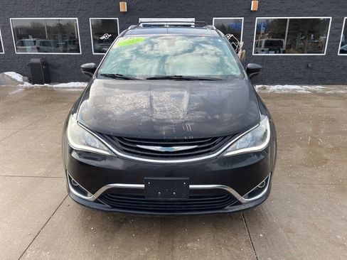 Certified 2018 Chrysler Pacifica Touring-L image 2
