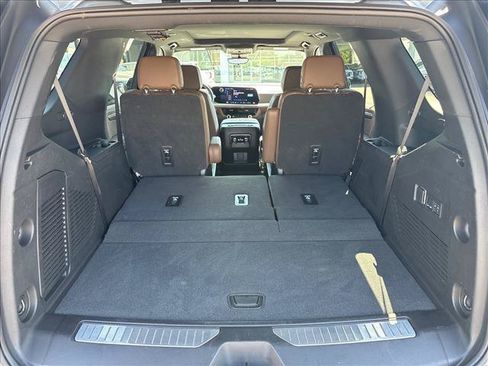 Certified 2025 Chevrolet Tahoe High Country w/ Sun And Tow Package AWD/4WD image 6