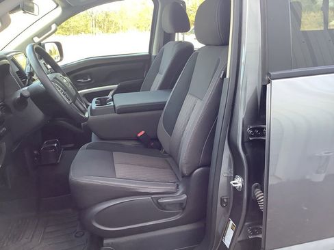 Used 2024 Nissan Titan SV image 29