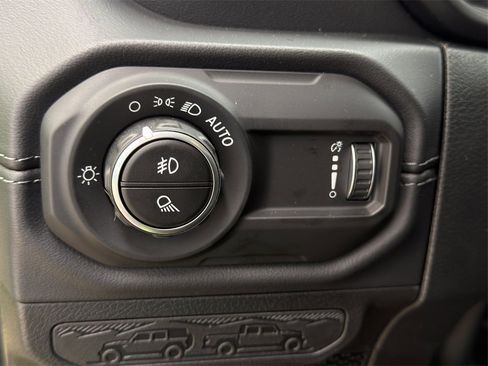 New 2025 Jeep Gladiator Sport image 18