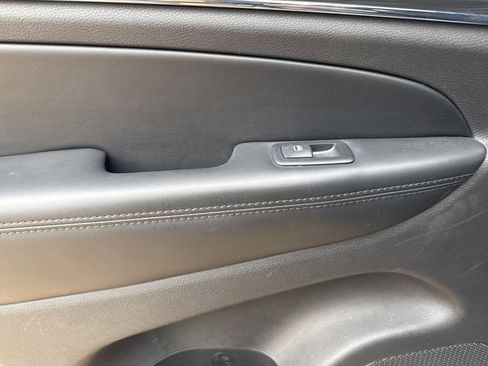 Used 2019 Jeep Grand Cherokee Limited image 16