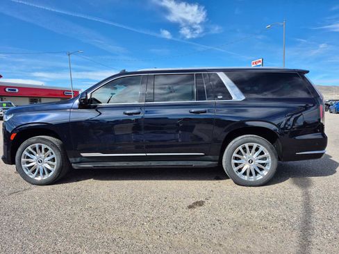 Used 2021 Cadillac Escalade ESV Premium Luxury w/ Driver Assist Tech Package image 10