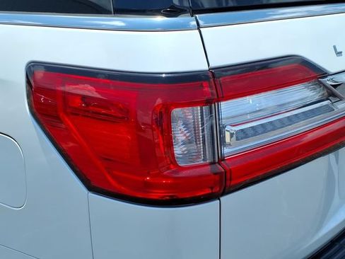 Used 2019 Lincoln Navigator Reserve AWD/4WD image 10
