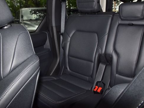 Used 2025 Ford Bronco Badlands AWD/4WD image 18