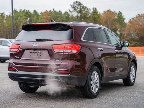 Used 2018 Kia Sorento LX image 7