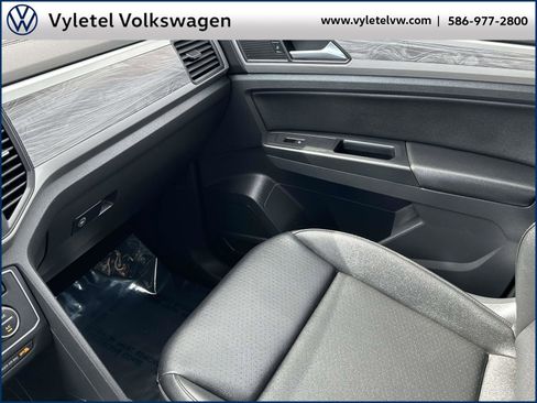 Used 2020 Volkswagen Atlas Cross Sport SE image 32