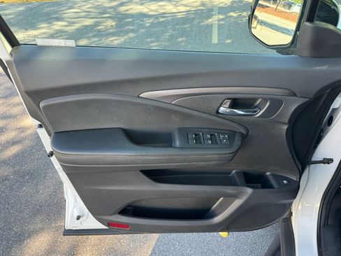 Used 2020 Honda Ridgeline Sport image 23