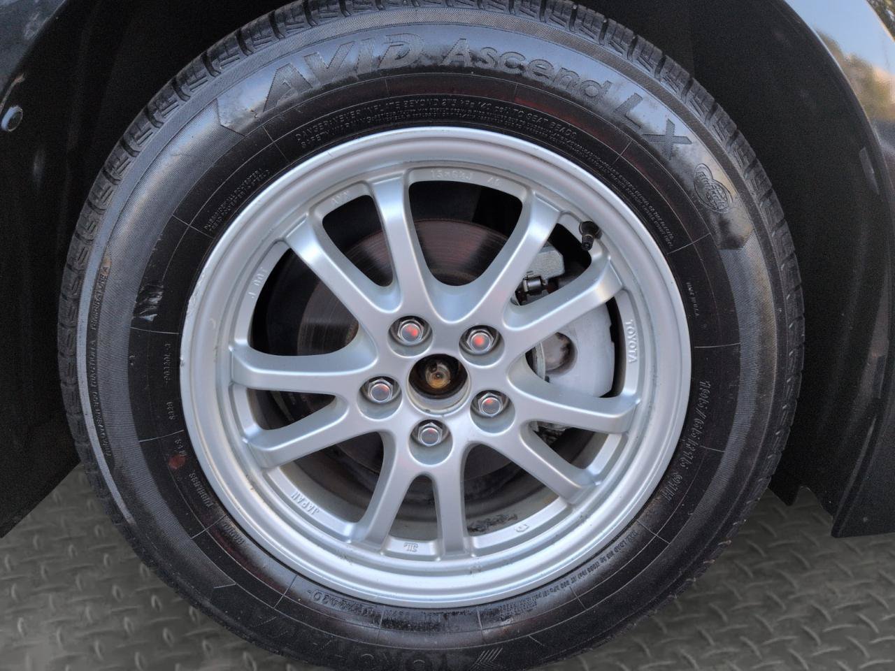 Used 2020 Toyota Corolla LE FWD image 29