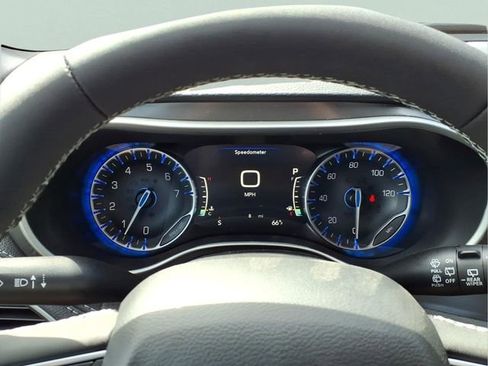 New 2026 Chrysler Pacifica Select AWD/4WD image 25
