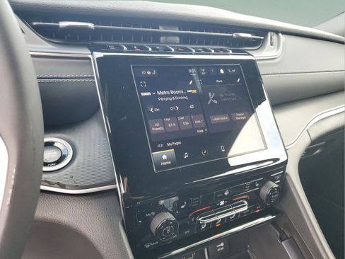 New 2025 Jeep Grand Cherokee Laredo w/ Luxury Tech Group I image 15