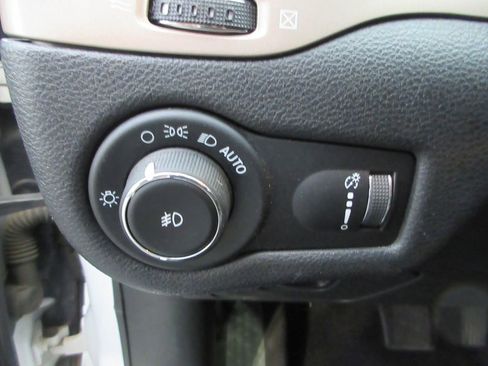 Used 2018 Jeep Cherokee Latitude image 23