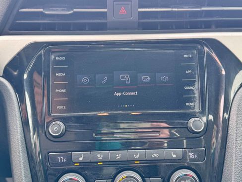 Used 2020 Volkswagen Passat 2.0T SE image 8