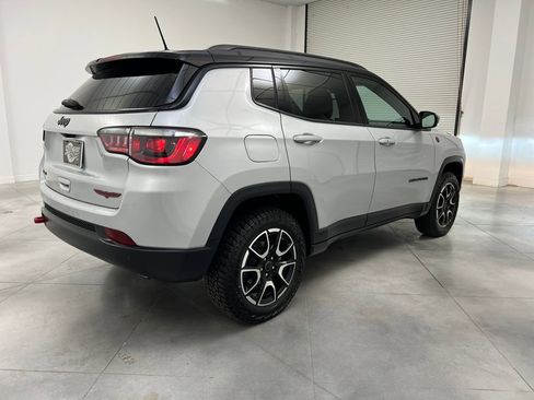 Used 2025 Jeep Compass Trailhawk AWD/4WD image 7