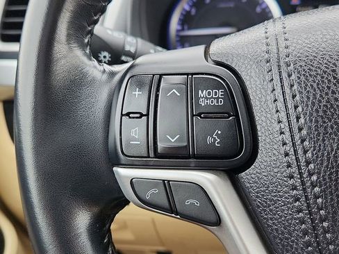 Used 2018 Toyota Highlander XLE FWD image 16