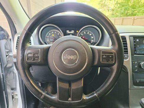 Used 2012 Jeep Grand Cherokee Laredo AWD/4WD image 12