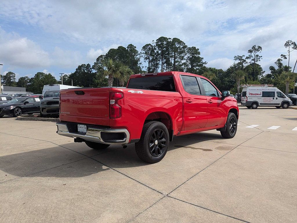 Used 2024 Chevrolet Silverado 1500 LT AWD/4WD image 3
