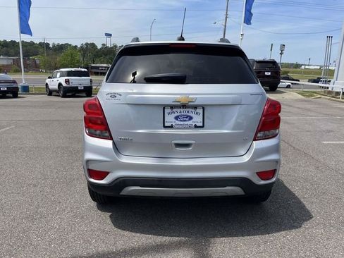 Used 2017 Chevrolet Trax LT FWD image 4