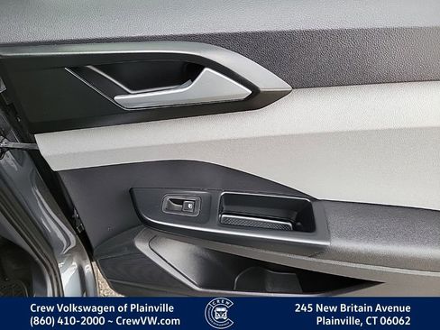 Certified 2022 Volkswagen Taos SE image 44