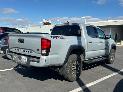 Used 2019 Toyota Tacoma TRD Off-Road w/ Technology Package RWD image 3