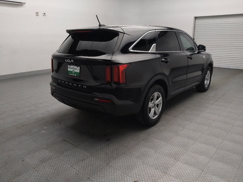 Used 2022 Kia Sorento LX FWD image 9