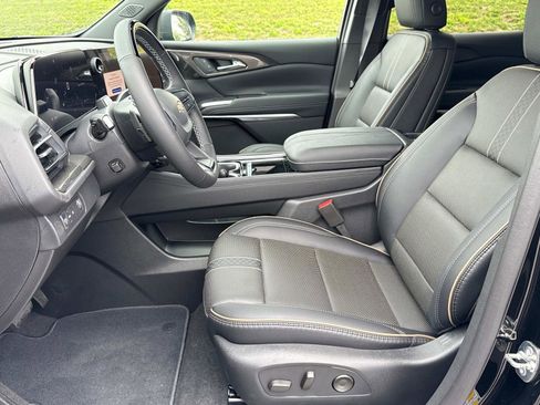 New 2025 Chevrolet Traverse High Country w/ LPO, Floor Liner Package image 10