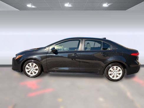 Used 2020 Toyota Corolla LE image 2