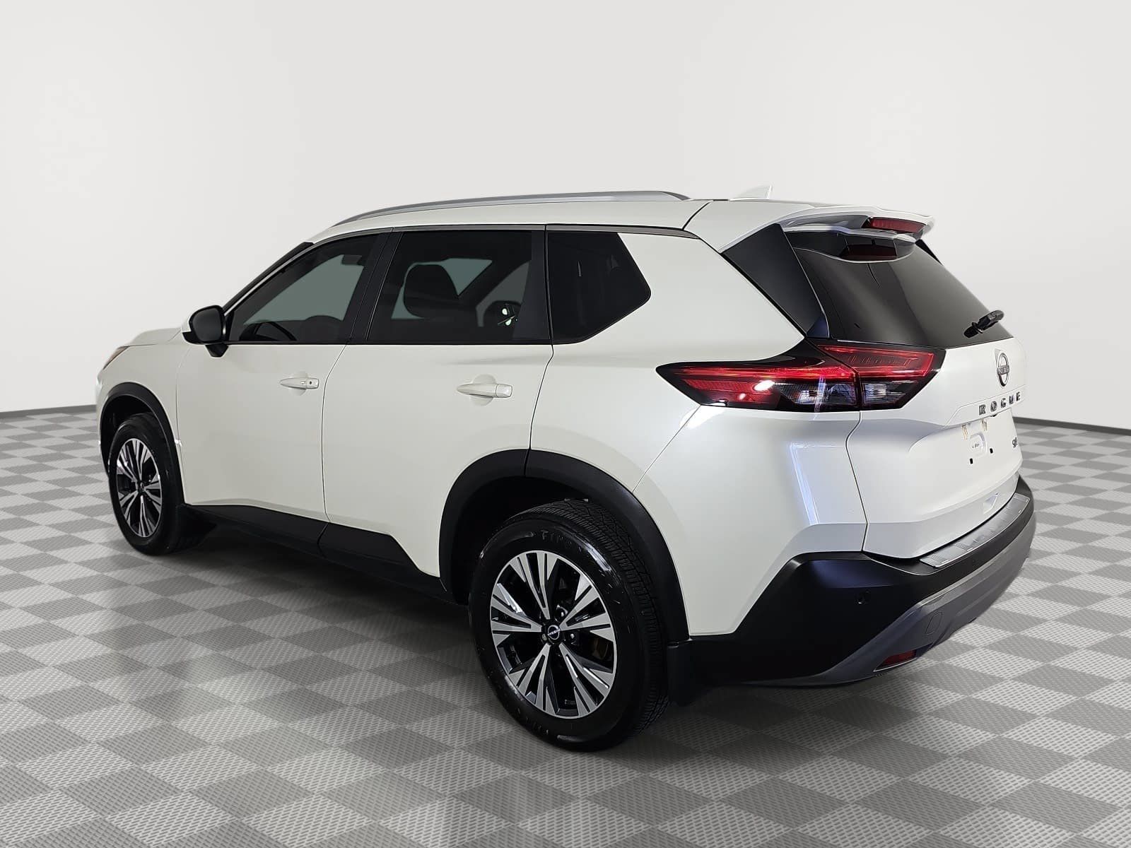 Used 2023 Nissan Rogue SV w/ SV Premium B Package FWD image 6