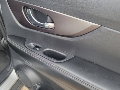Used 2015 Nissan Rogue SV FWD image 16