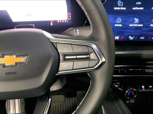 Used 2025 Chevrolet Traverse LT w/ Enhanced Driving Package FWD image 19