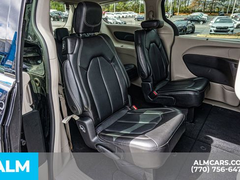 Used 2024 Chrysler Pacifica Touring-L FWD image 25