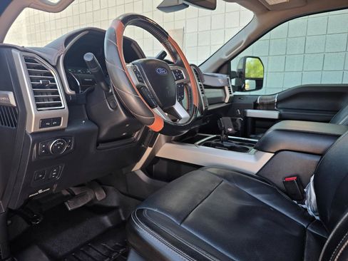 Used 2017 Ford F250 Lariat w/ Lariat Ultimate Package AWD/4WD image 32