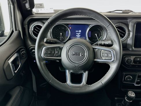 Used 2022 Jeep Wrangler Sahara image 17