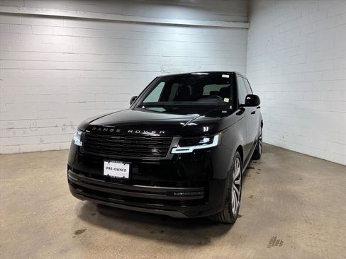 Used 2023 Land Rover Range Rover SE image 2