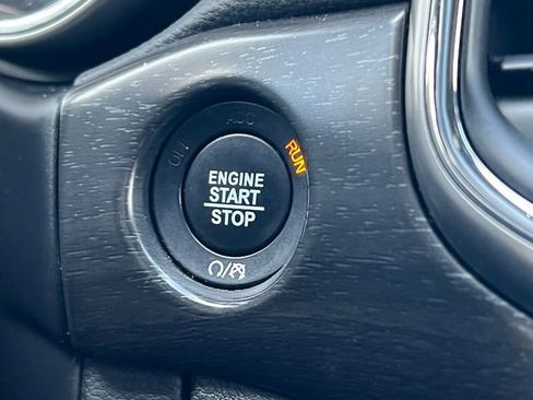 Used 2018 Jeep Grand Cherokee Laredo w/ All-Weather Capability Group image 28