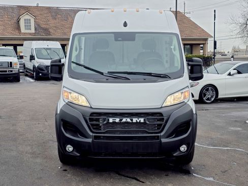 Used 2025 RAM ProMaster 2500 w/ Convenience Group image 3