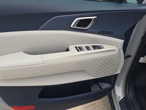 New 2026 Kia Carnival EX FWD image 19