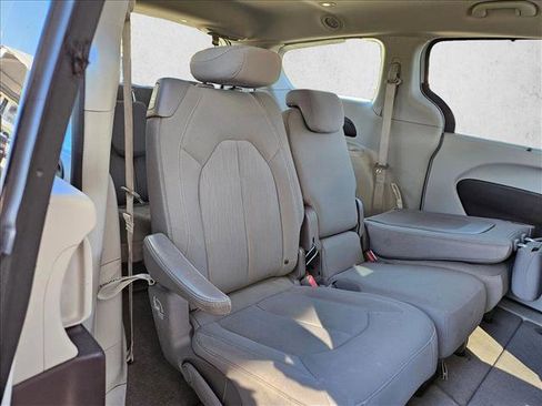 Used 2019 Chrysler Pacifica Touring Plus w/ Tire & Wheel Group image 23