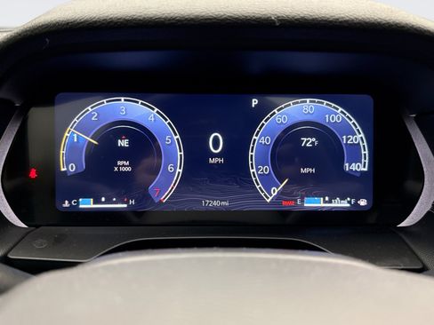 Used 2024 Jeep Grand Cherokee Altitude AWD/4WD image 13