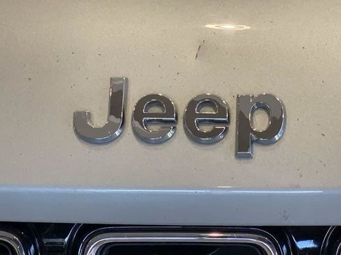 Used 2022 Jeep Grand Cherokee L Limited AWD/4WD image 10