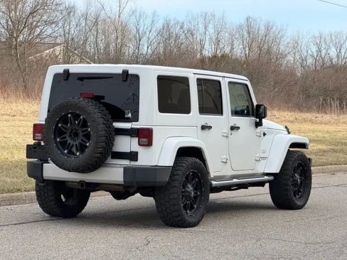 Used 2013 Jeep Wrangler Unlimited Sahara w/ Dual Top Group AWD/4WD image 26